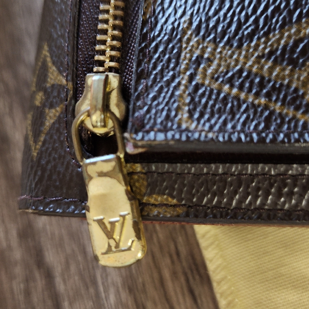 Louis Vuitton Monogram Black and Gold Wallet - Picture 3 of 16